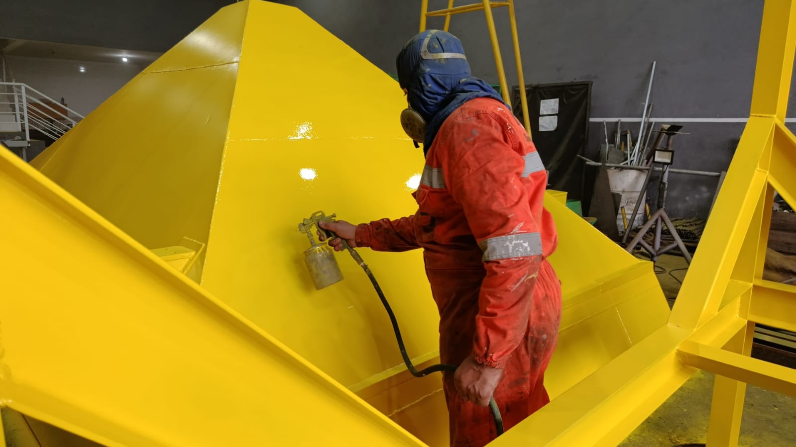 Construção de tanques e vasos de pressão em caldeiraria pesada para indústria offshore e petroquímica